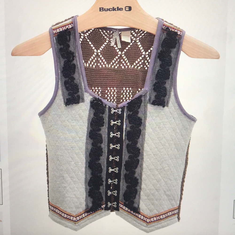 Gimmicks by BKE (Buckle) vest. Excellent cond!